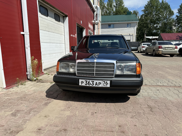 Mercedes-Benz W124-легендарный классический седан (видео)
