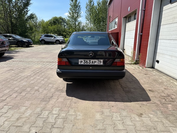 Mercedes-Benz W124