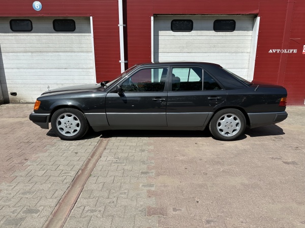 Mercedes-Benz W124